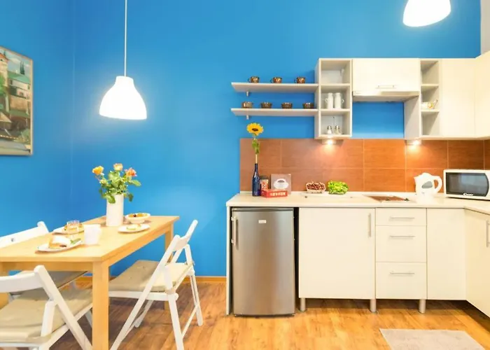The Quiet Blue Home In The City Center!